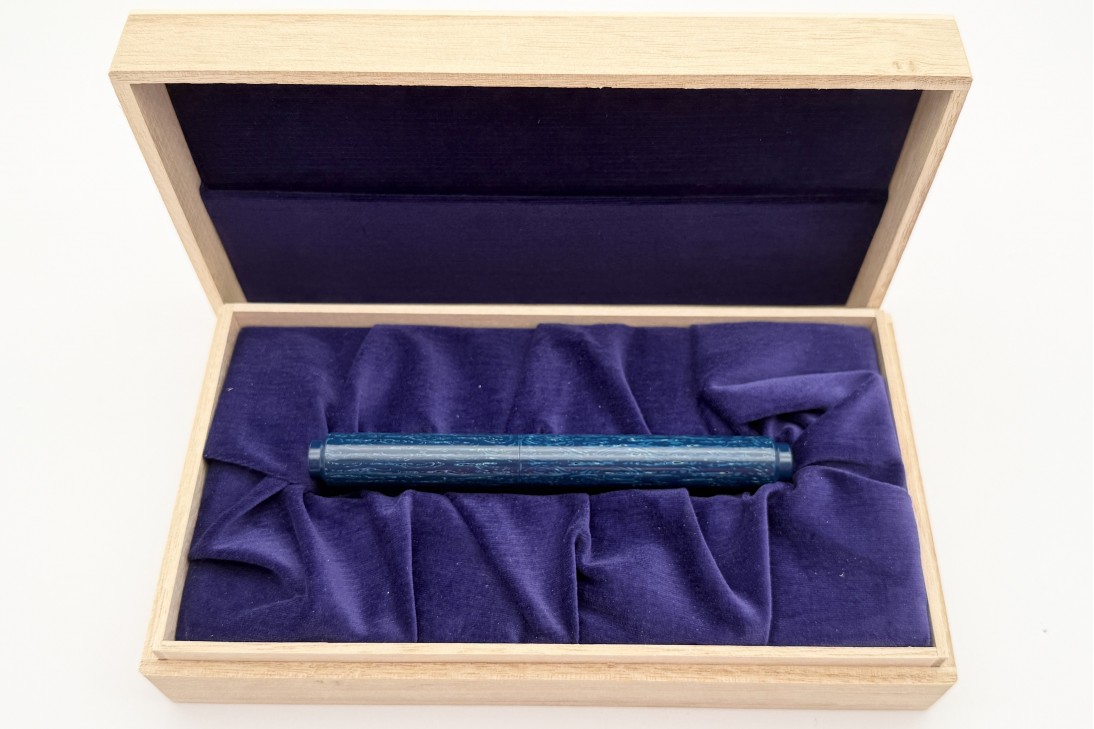 AP Limited Edition Urushi Lacquer Art Midnight Blue Fountain Pen