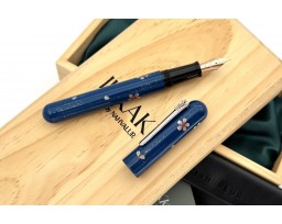 IKKAKU by Nahvalur Cherry Blossom Urushi Fountain Pen