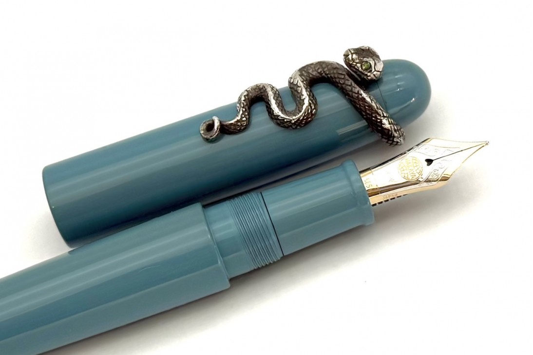 Nakaya Portable Writer Ama-Iro Fountain Pen with Snake Stopper with Emerald Eyes