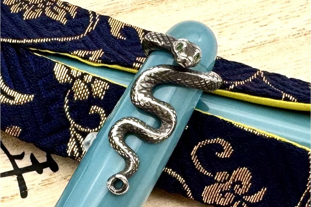 Nakaya Portable Writer Ama-Iro Fountain Pen with Snake Stopper with Emerald Eyes