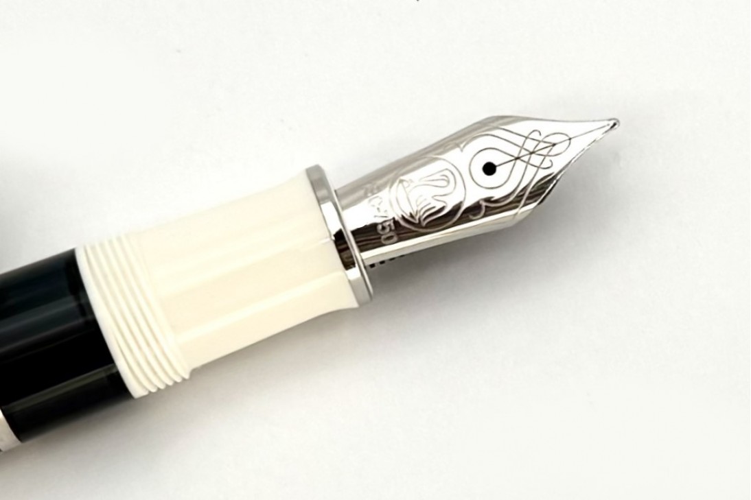 Pelikan Special Edition M910 Toledo White Fountain Pen