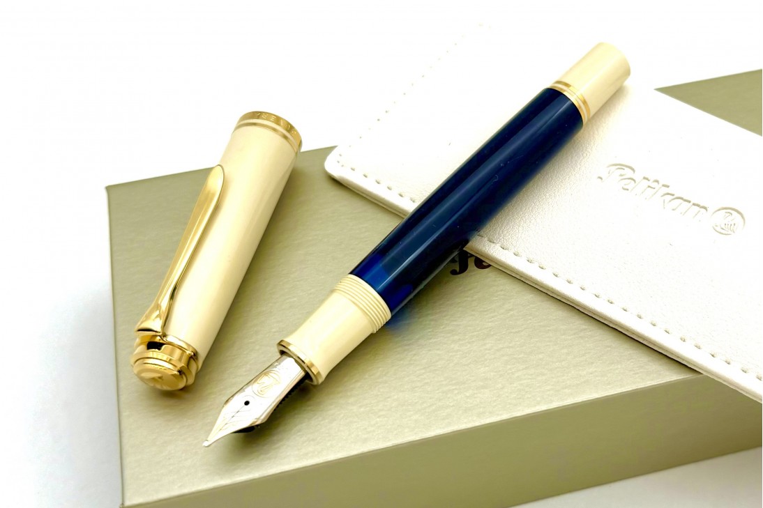 Pelikan Special Edition Souverän M800 Cream Blue Fountain Pen