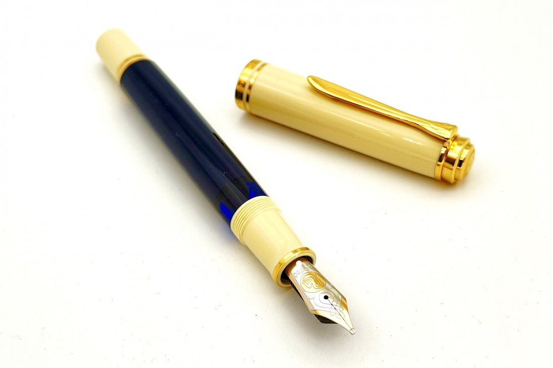 Pelikan Special Edition Souverän M800 Cream Blue Fountain Pen