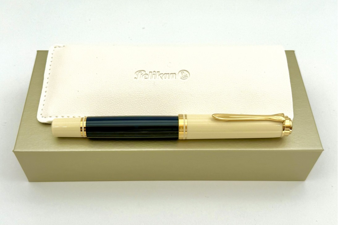 Pelikan Special Edition Souverän M800 Cream Blue Fountain Pen