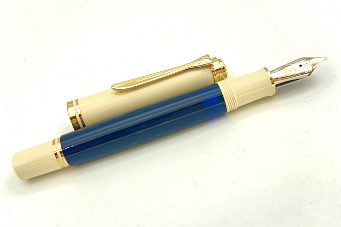 Pelikan Special Edition Souverän M800 Cream Blue Fountain Pen