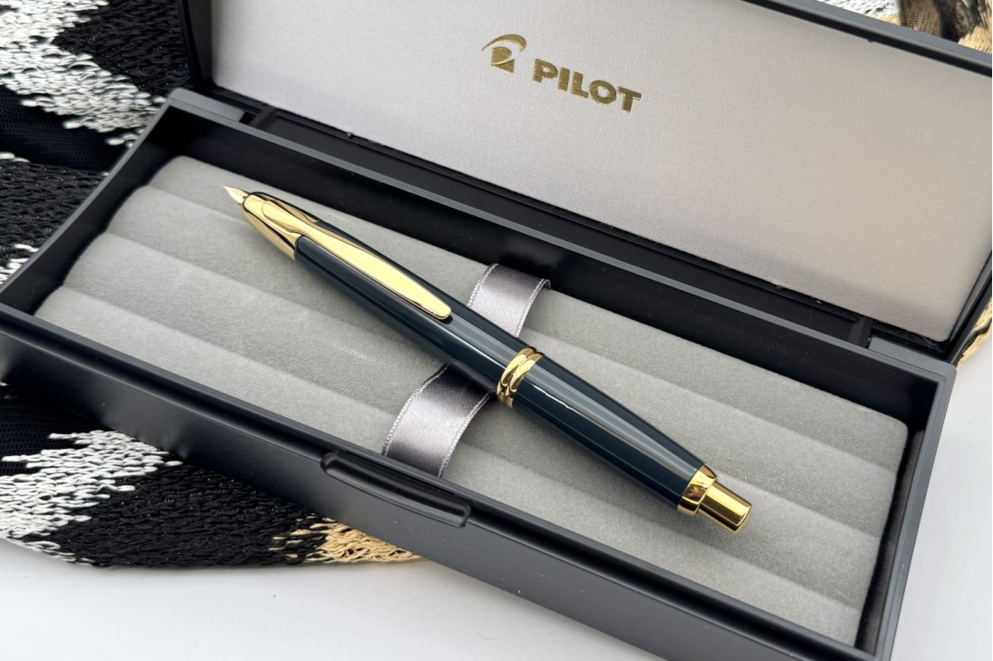 Pilot Capless Grey Gold FP