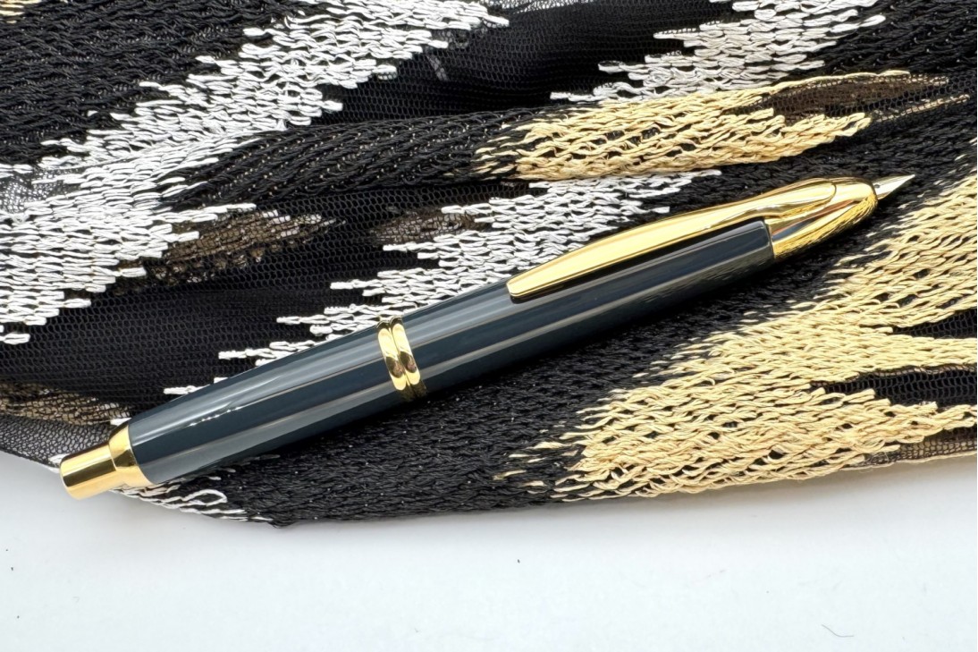 Pilot Capless Grey Gold FP