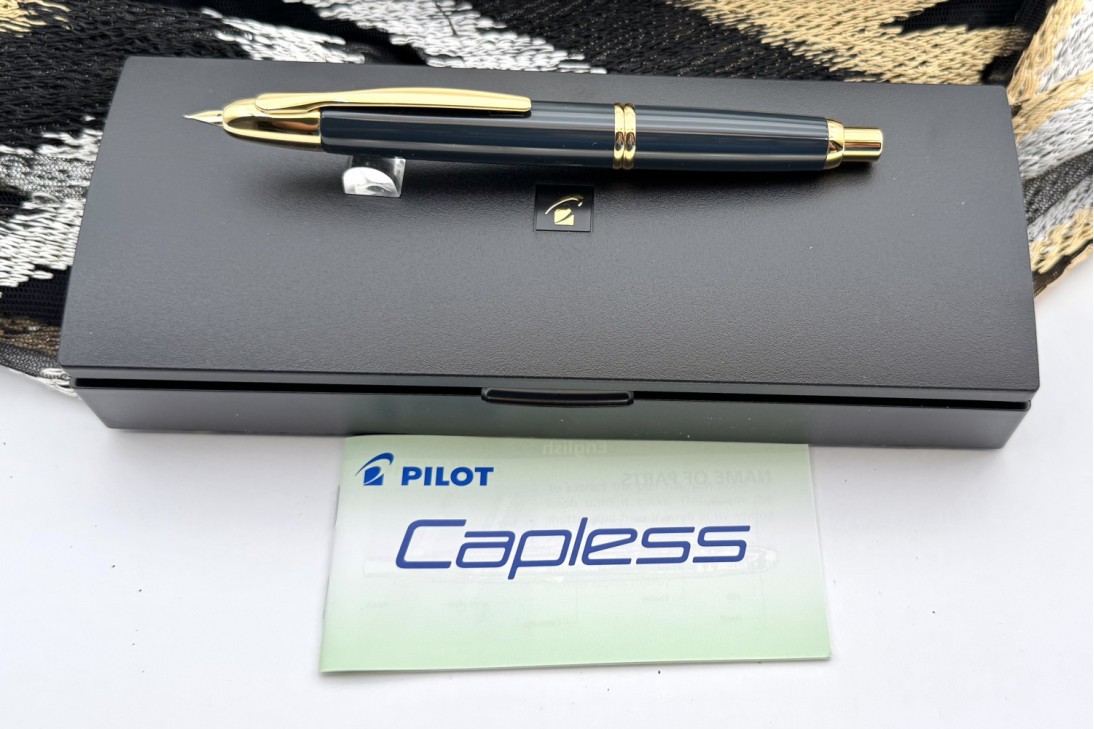 Pilot Capless Grey Gold FP
