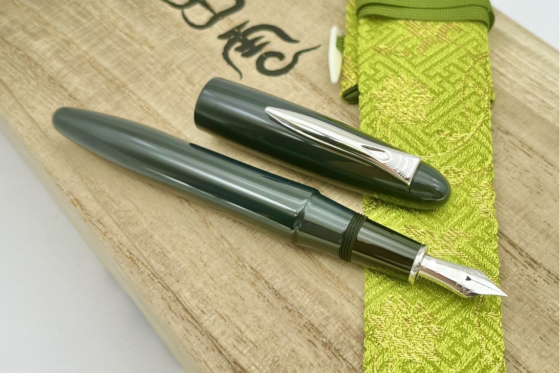 Platinum Izumo Iro Urushi Aitetsu Iro Fountain Pen