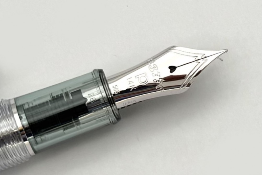 Platinum Limited Edition 3776 Century Fuji Unkei Kinu-Gumo Fountain Pen