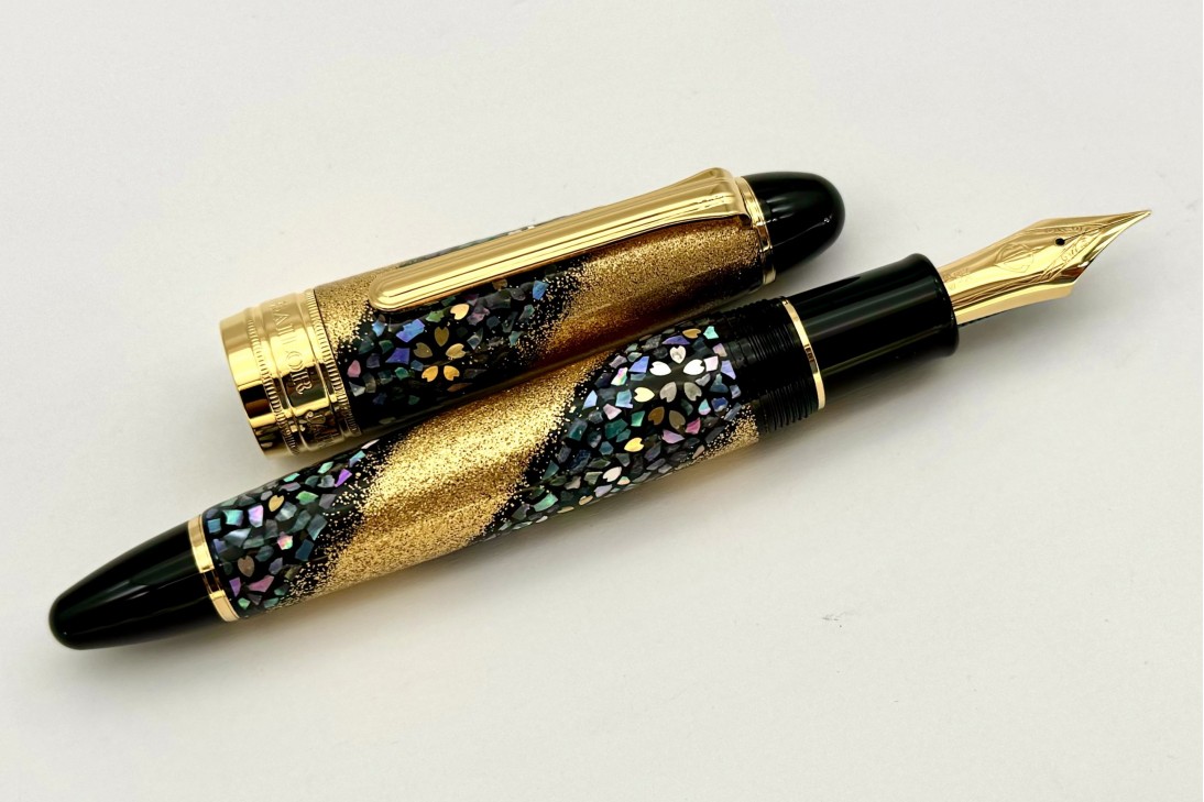 Sailor King of Pens KOP Maki-e Sakura Nagare Flowing Cherry Blossom Fountain Pen