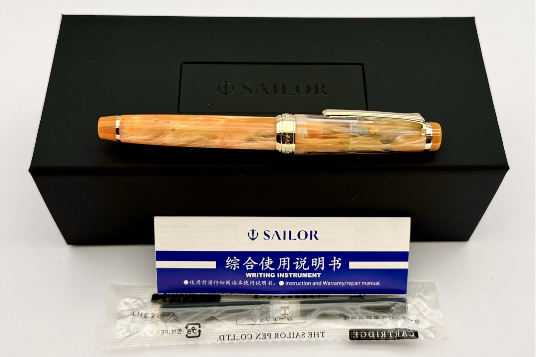 Sailor Bespoke Limited Edition ProGear Slim Veilio Pearl Orange Fountain Pen (21K nib)