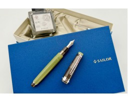 Sailor Limited Edition ProGear Slim Manyo Chestnut Fountain Pen Set