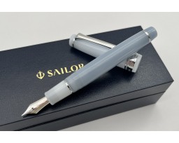Sailor Limited Edition Professional Gear Smoothie Blue Moon Fountain Pen