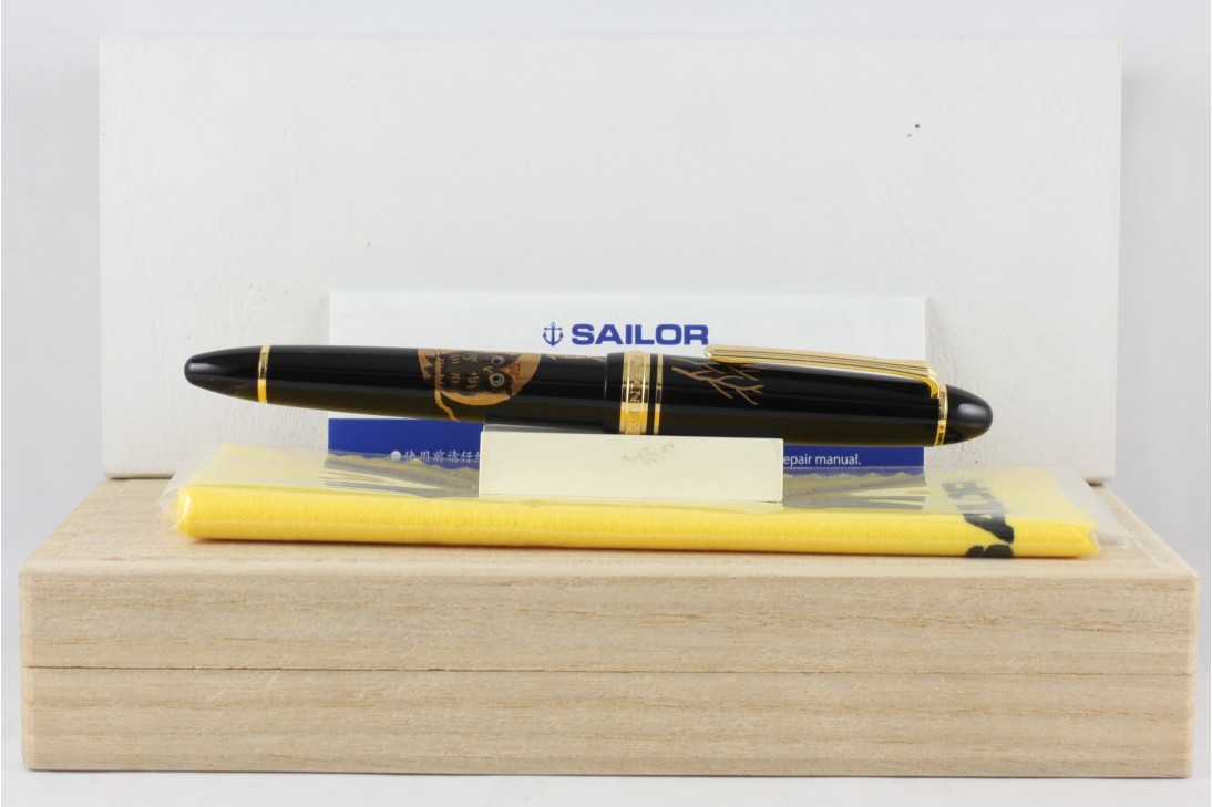 Sailor Standard Maki-e Owl Fountain Pen