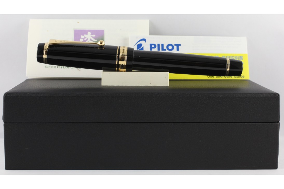 Pilot Custom Urushi Black Fountain Pen with Nib Size 30