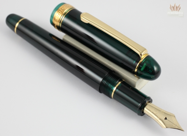 Platinum #3776 Century Fountain Pen - Laurel Green/Gold - Fine